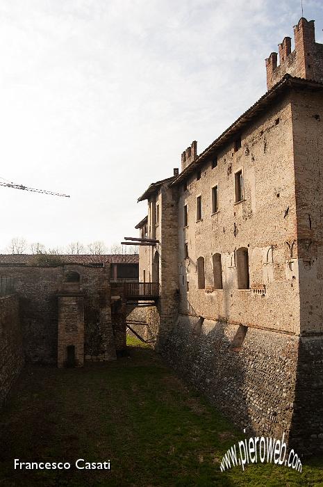 014 Dettagli del ponte di accesso.jpg